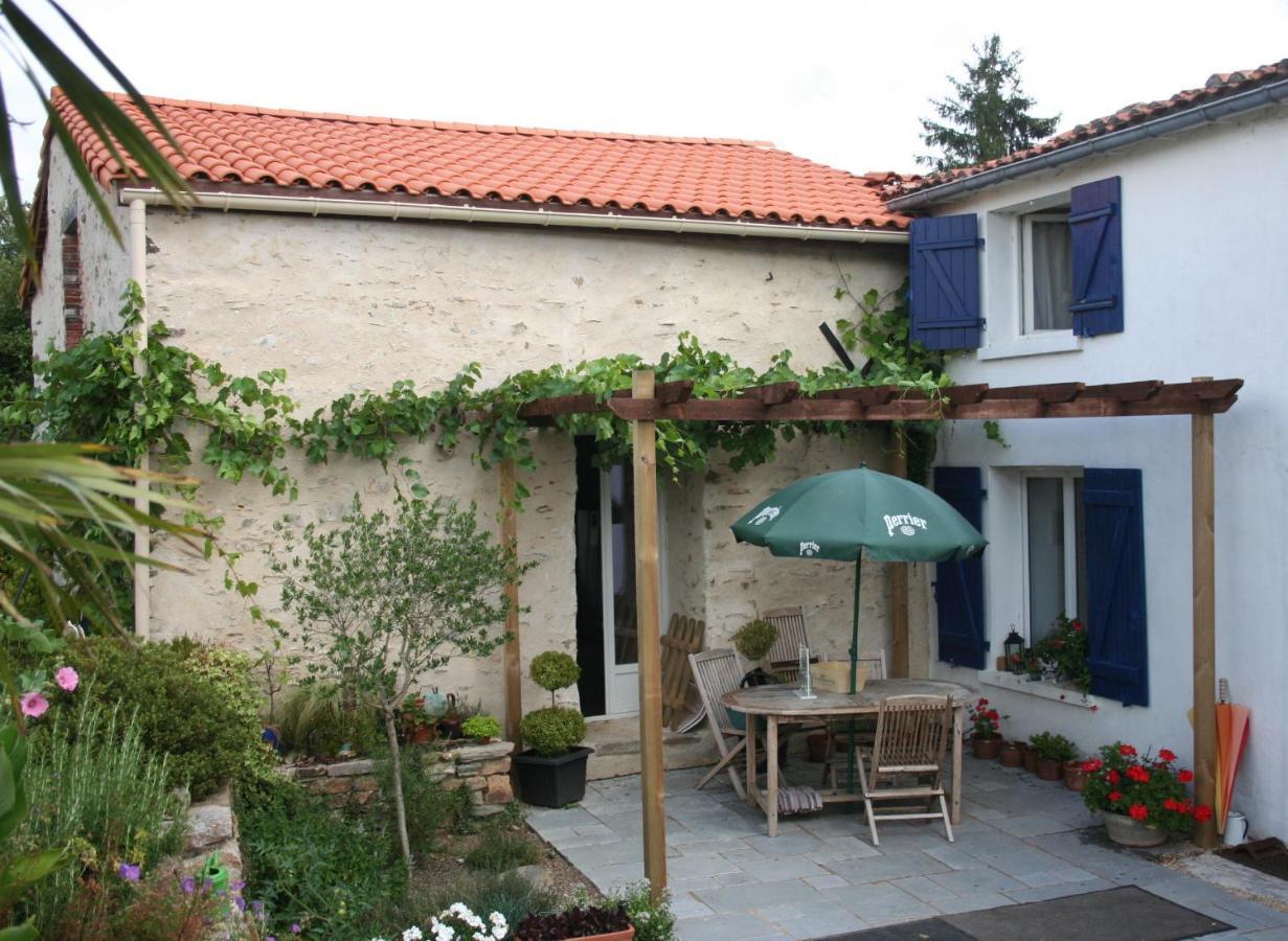 Les Cerisiere Bed & Breakfast Cheffois Exterior photo