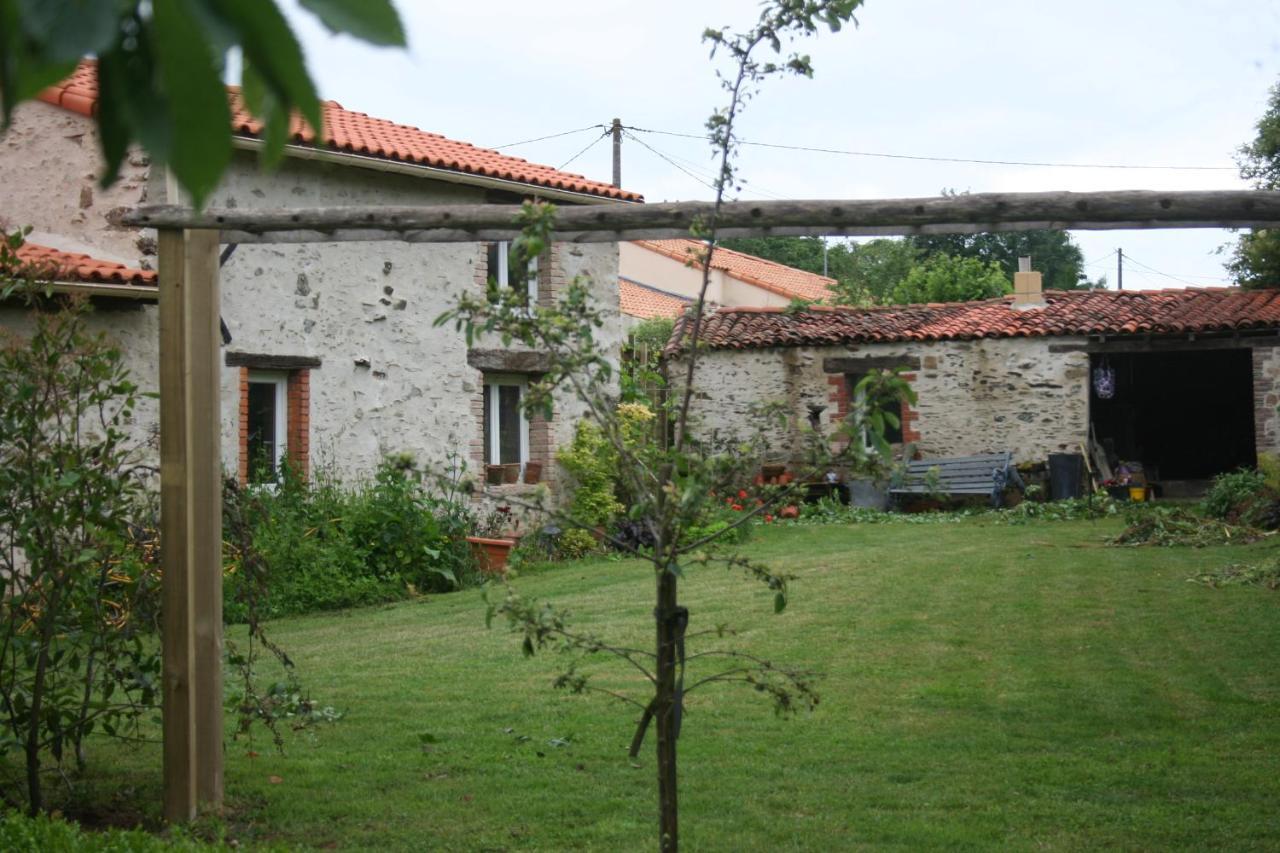 Les Cerisiere Bed & Breakfast Cheffois Exterior photo